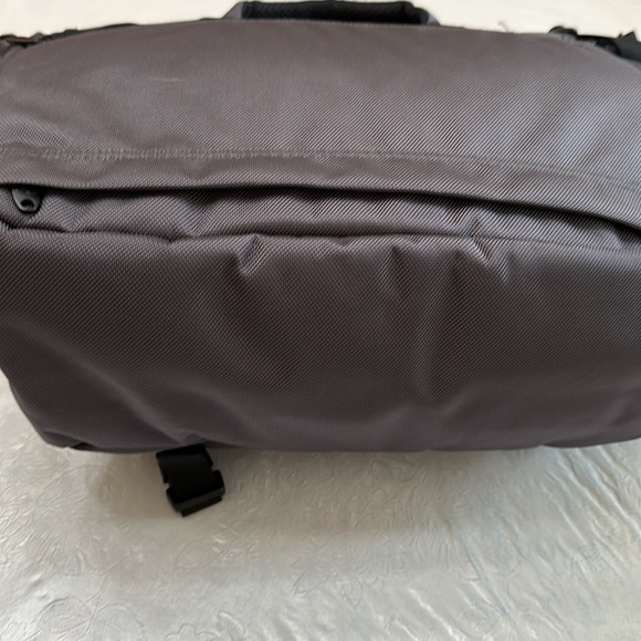 Rick Steves LAPTOP MESSENGER BAG - grey/blk - Picture 10 of 16